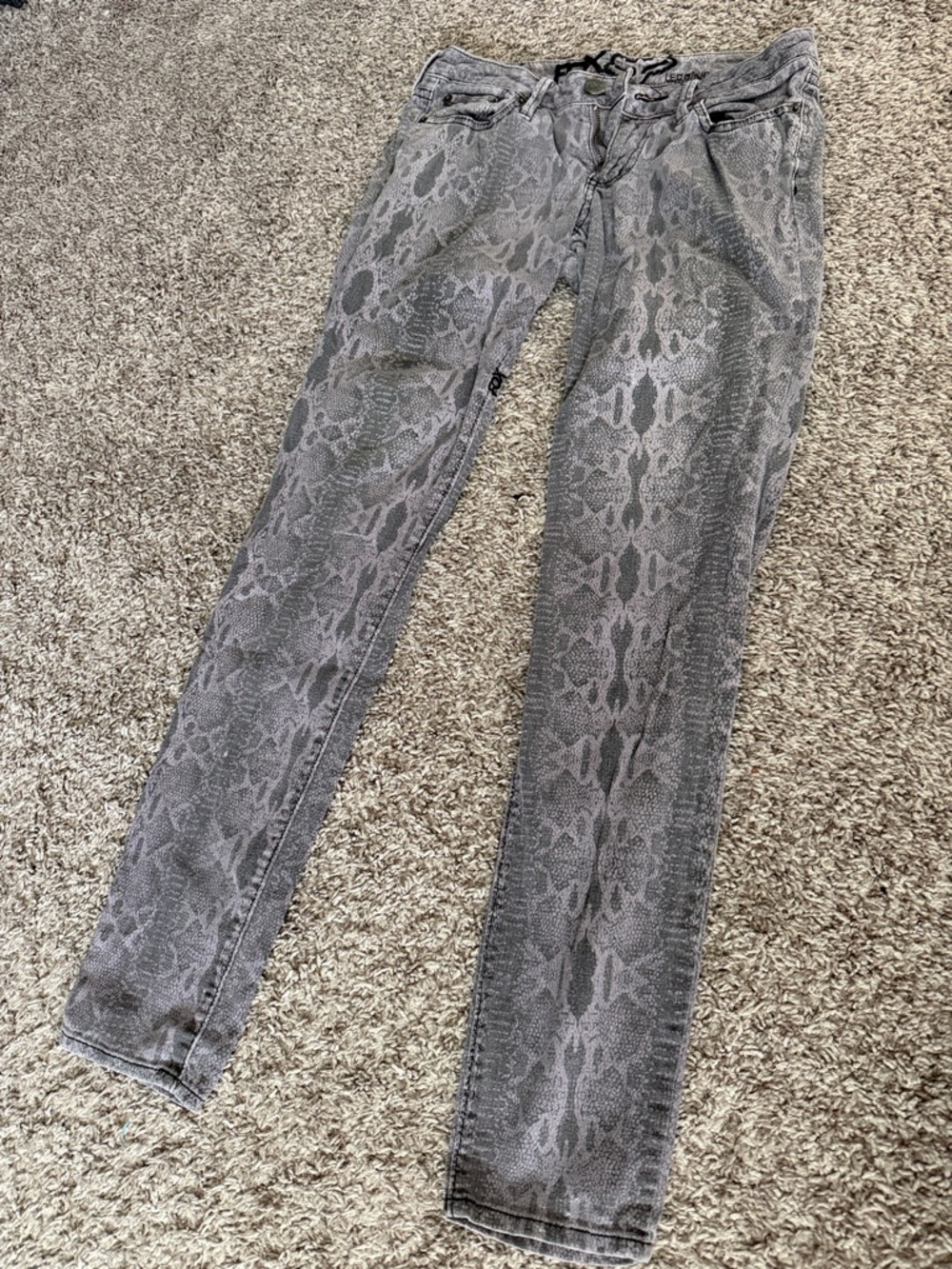 Fox Gray Snake-Print Leggings